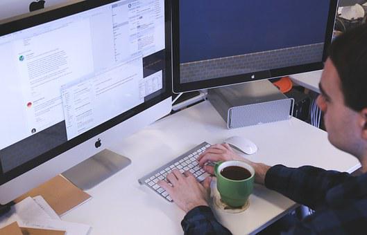 Pourquoi les balises de mon site sont dupliquées ?